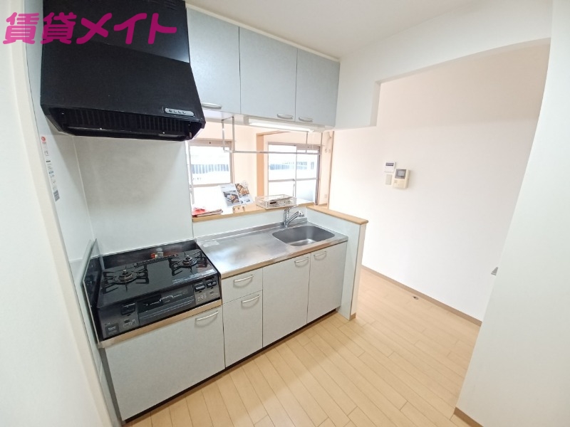 キッチン　同物件別部屋写真