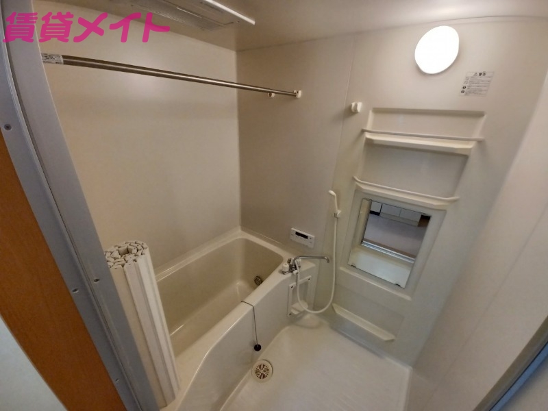 バス・シャワールーム　同物件別部屋写真