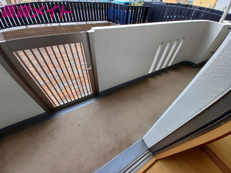 バルコニー　同物件別部屋写真