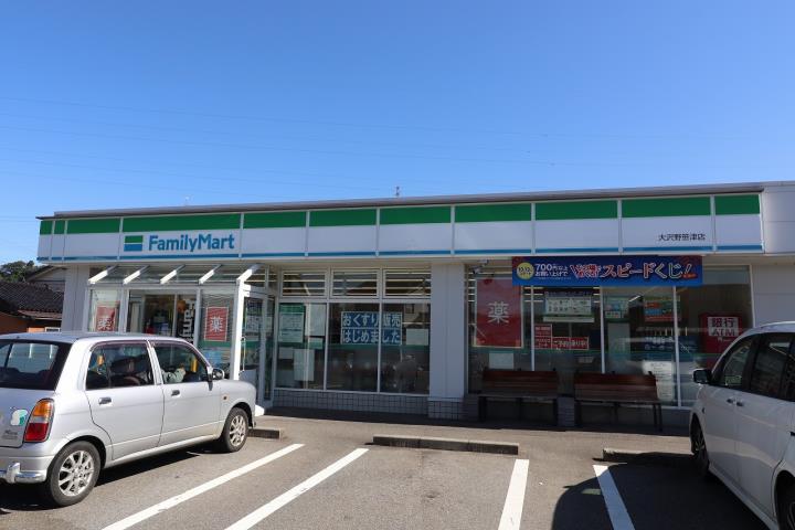 コンビニ　ファミリーマート（コンビニ）まで1406m