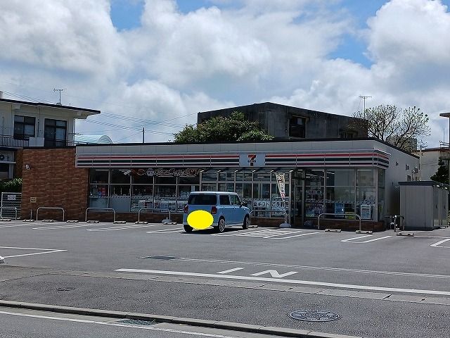 コンビニ　セブンイレブンうるま田場店（コンビニ）まで500m