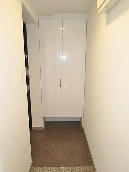 玄関　※別部屋参考写真