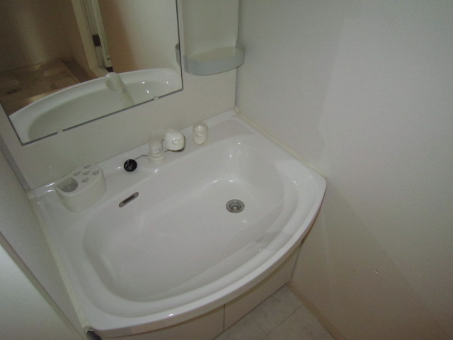 洗面設備　※写真は別のお部屋です。現況を優先させて頂きます。