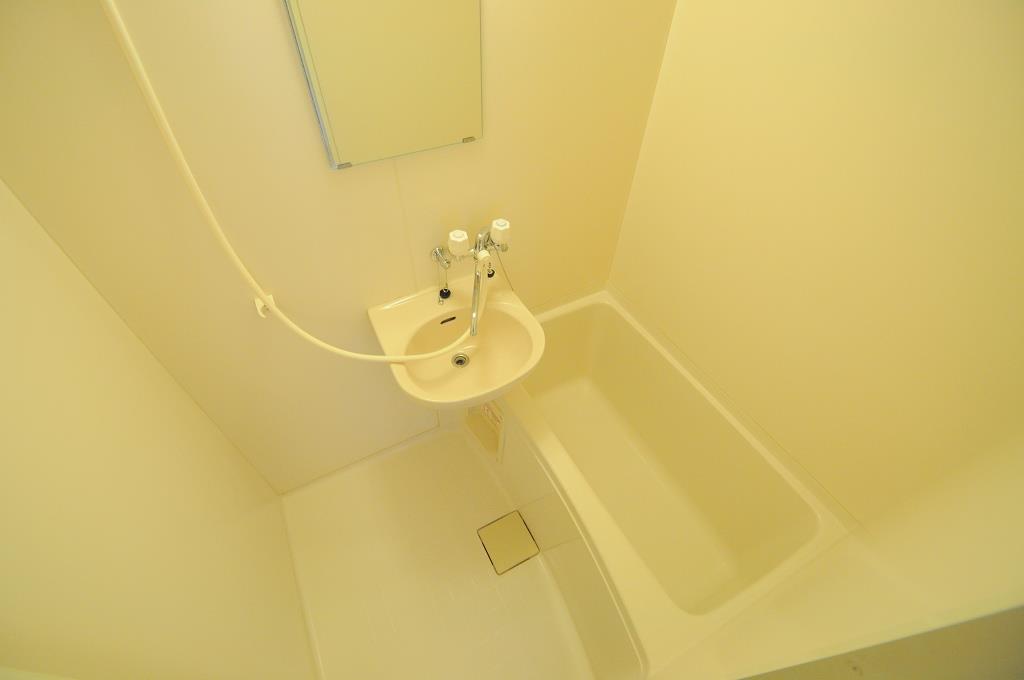 バス・シャワールーム　バス・トイレはもちろん別仕様