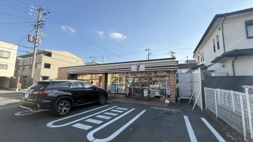 コンビニ　セブンイレブン（コンビニ）まで453m