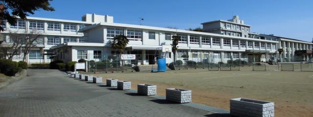 中学校　姫路市立琴陵中学校（中学校）まで1700m