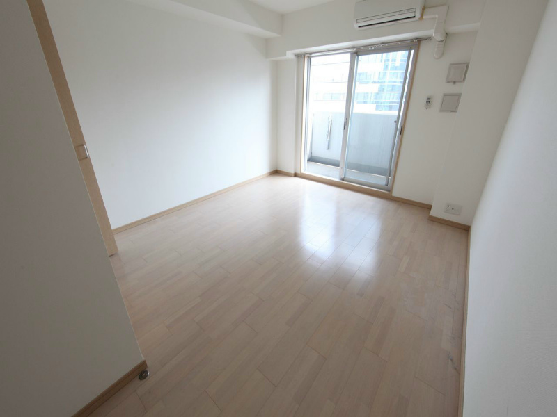 バルコニー　洋室8.6帖　エアコン完備　南面バルコニー