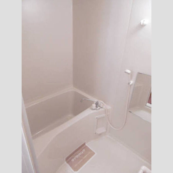 バス・シャワールーム　コンパクトで使いやすいお風呂です