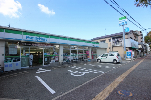 コンビニ　ファミリーマート（コンビニ）まで100m