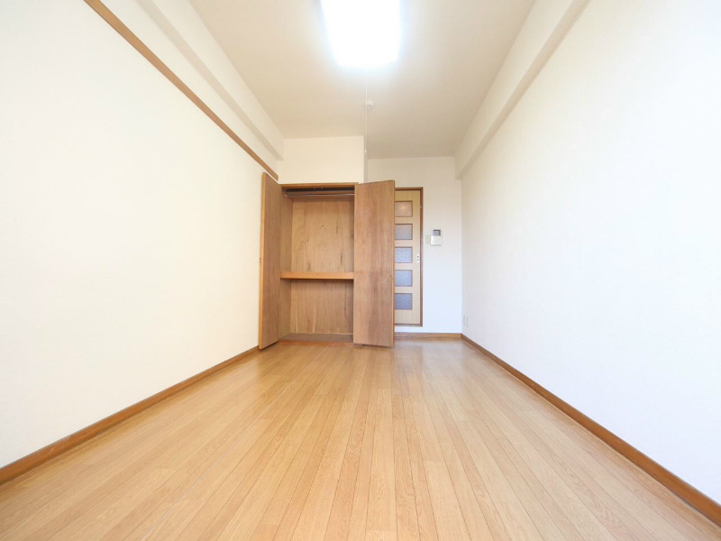 居室・リビング　洋室7帖　クローゼット（収納充実してます）