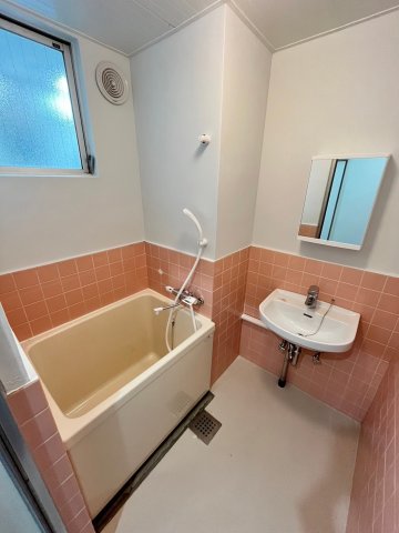 バス・シャワールーム　同物件、類似間取りのイメージ写真です