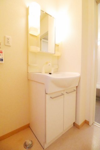 洗面設備　独立洗面台、朝の身支度には欠かせません