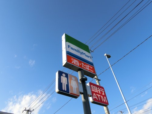 コンビニ　ファミリーマート（コンビニ）まで336m