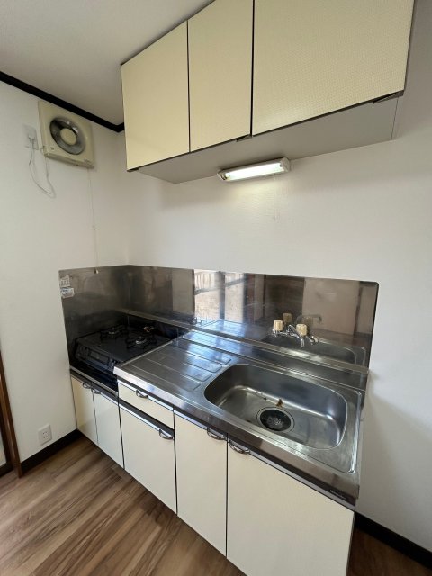 キッチン　※写真は１０２号室です