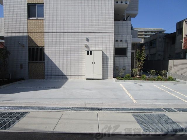 駐車場　エントランス