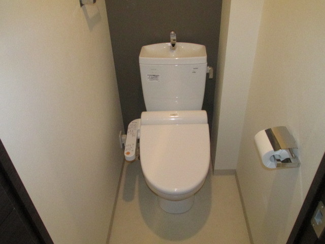 トイレ　ウォシュレット付き