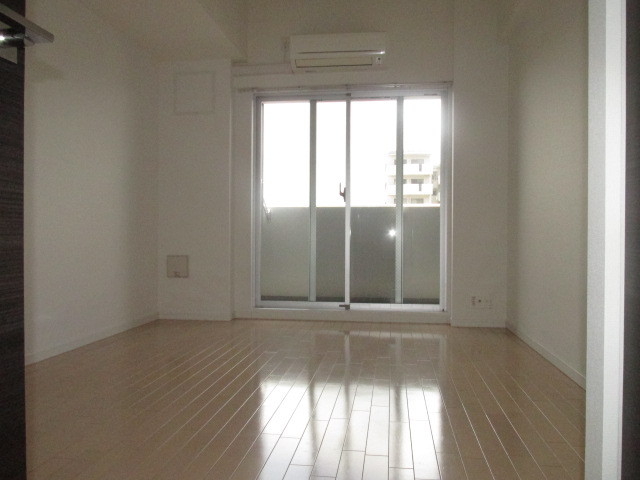 居室・リビング　明るいお部屋です