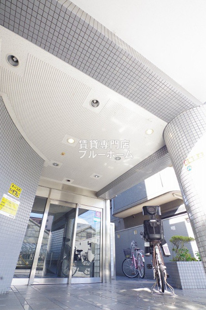 建物外観　鉄筋コンクリート造7階建ての物件！