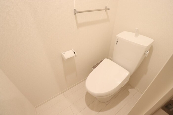 ＪＲ常磐線 偕楽園駅 徒歩33分 3階建 築4年のトイレ写真
