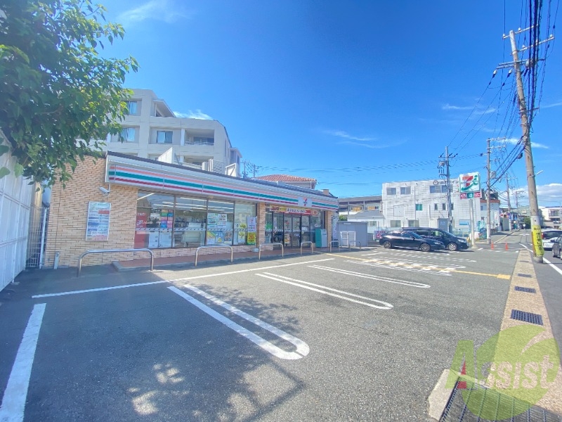 コンビニ　セブンイレブン神戸日向2丁目店（コンビニ）まで215m