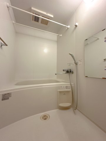 バス・シャワールーム　別タイプのお部屋の写真です