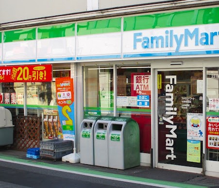 コンビニ　ファミリーマート与野駅前店（コンビニ）まで82m