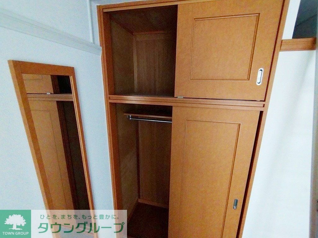 収納　姿見付き