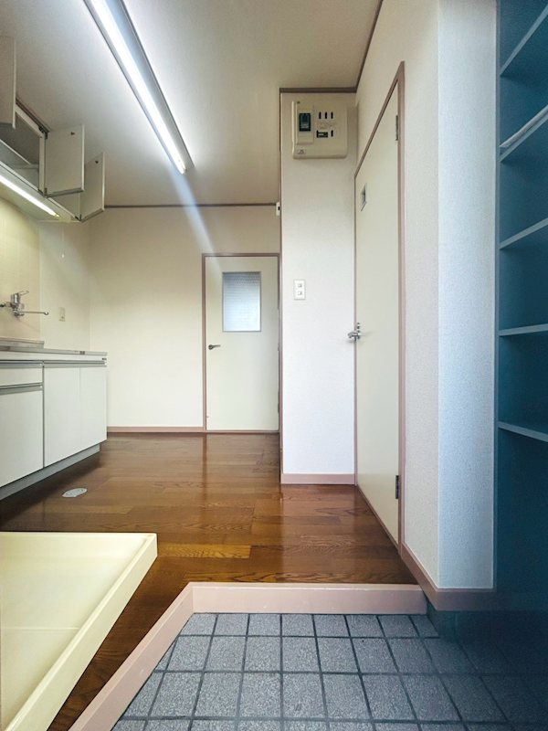 ＪＲ南武線 向河原駅 徒歩6分 3階建 築35年の玄関写真