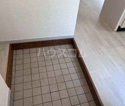 プレース柿の木坂の玄関写真