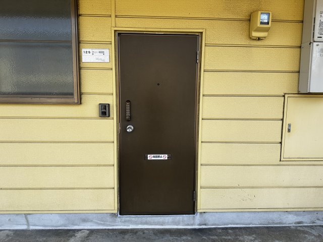 コーポ油田2号館の玄関写真