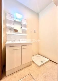 登米市 2階建 築1年の内装写真