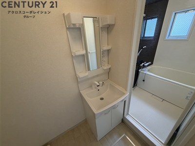 洗面設備　コンパクトで使いやすい洗面所