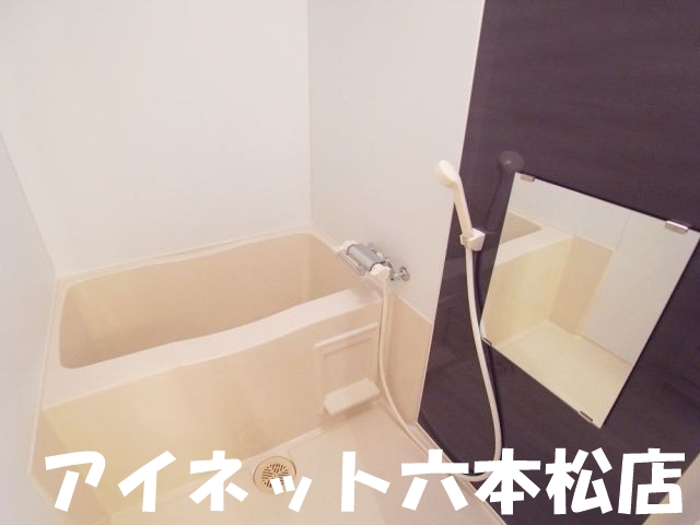バス・シャワールーム　一日の疲れを癒しましょう。