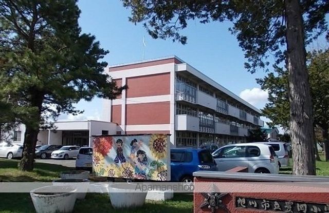 小学校　旭川市立豊岡小学校（小学校）まで750m