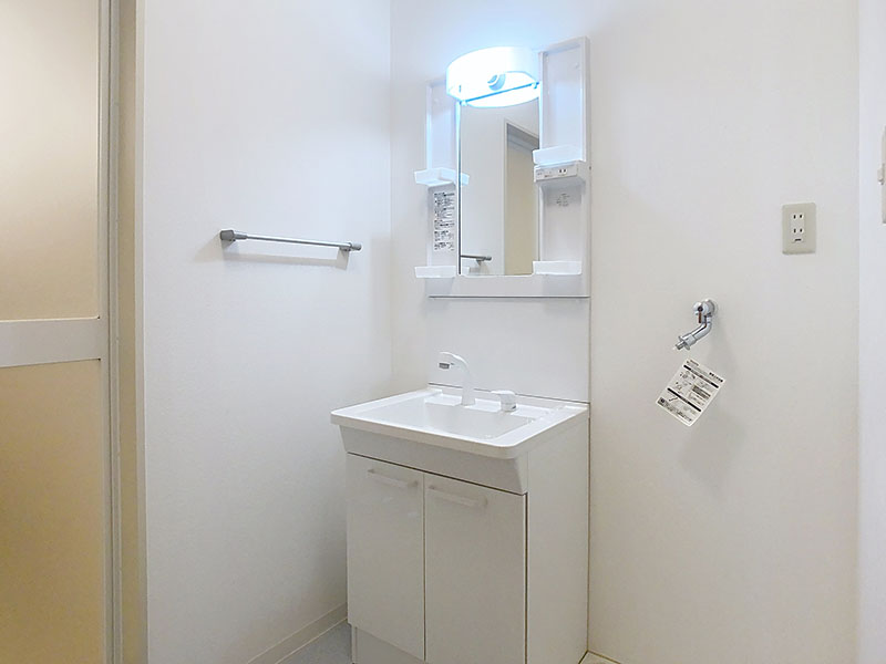 洗面設備　※別の部屋の写真です