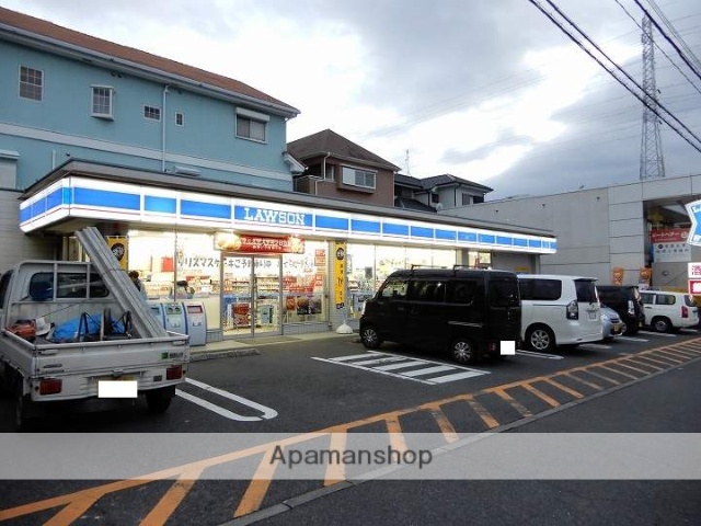 コンビニ　ローソン鹿児島伊敷ニュータウン店（コンビニ）まで557m