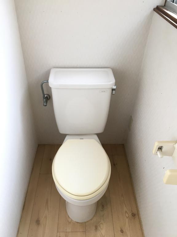 王司上町貸家のトイレ写真