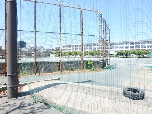 中学校　藤沢市立湘南台中学校（中学校）まで688m