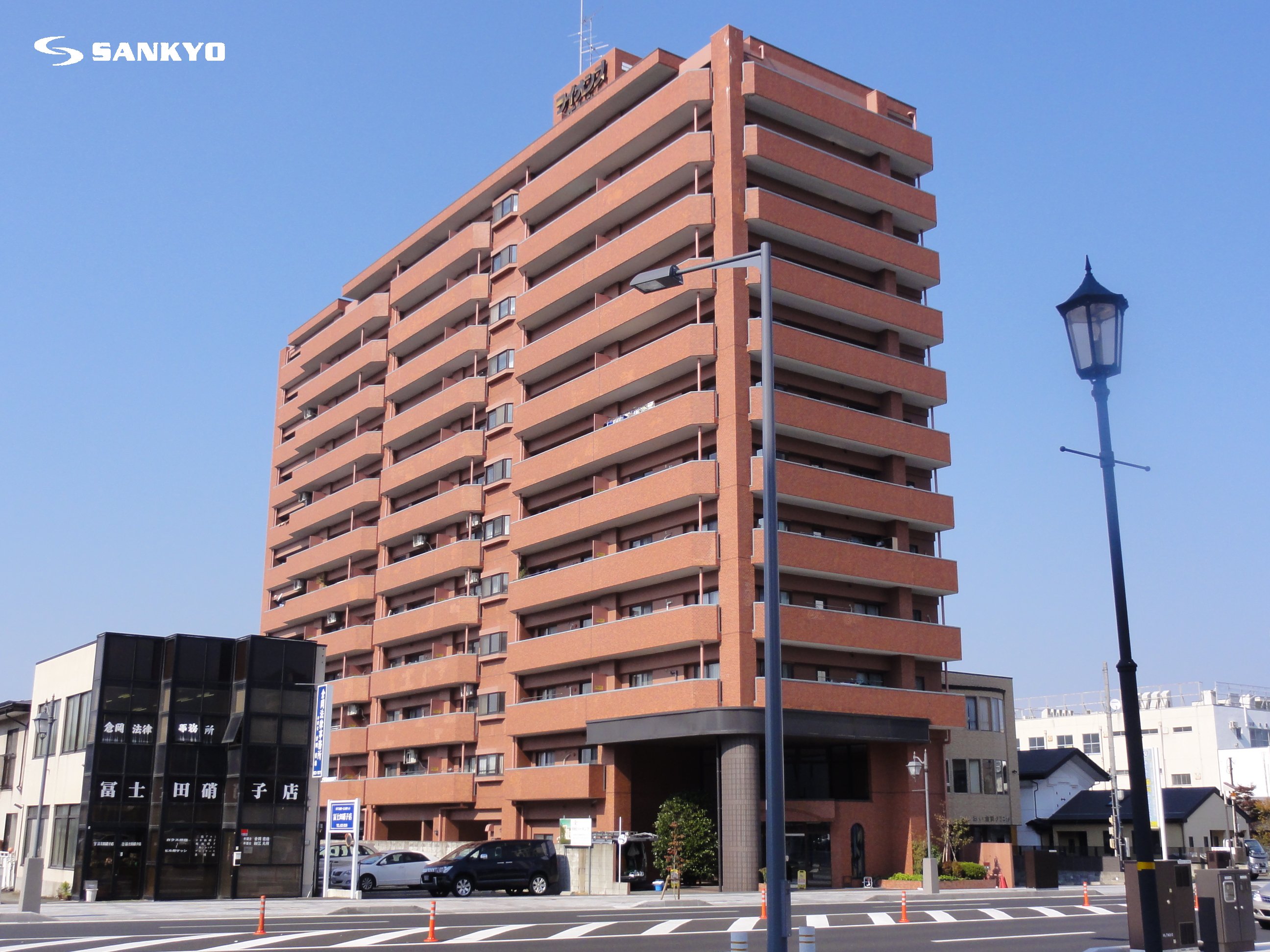 山形市相生町のマンションの建物外観