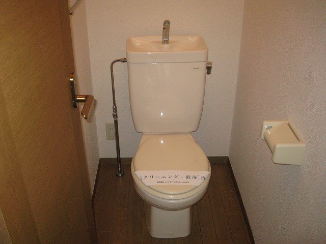 トイレ　ウォシュレット設置済み