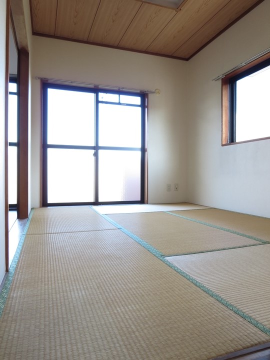 居室・リビング　和室6帖2面採光陽当たり良好♪