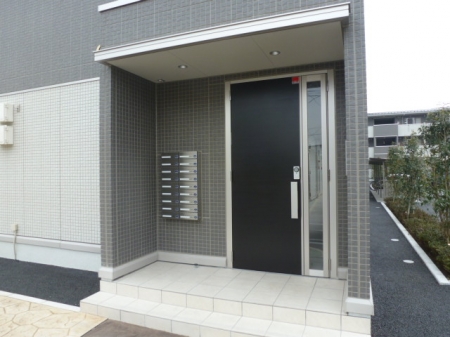 エントランス　オートロック付きで女性の方も安心です。