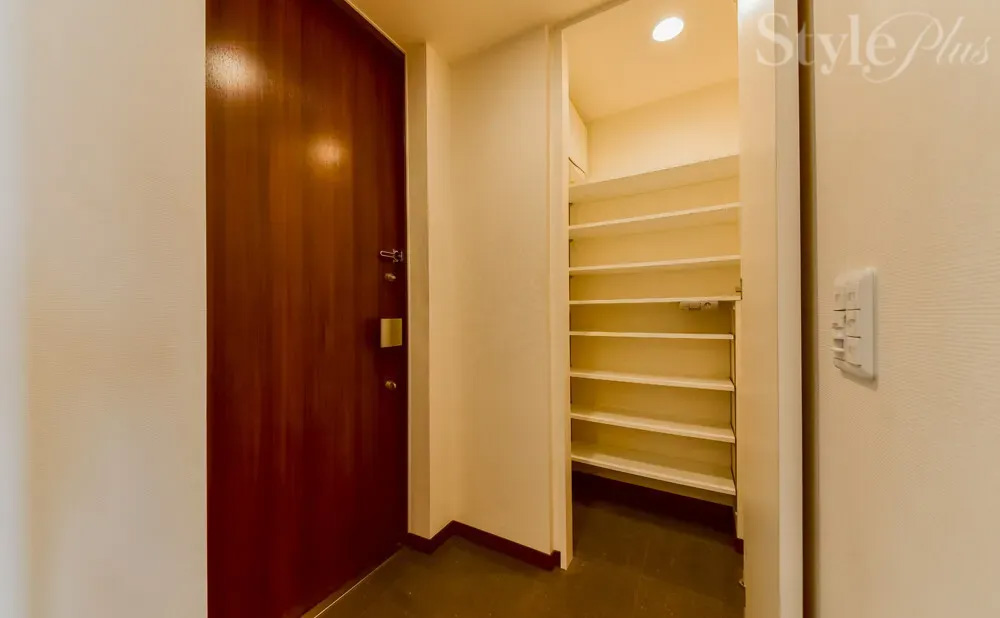 玄関　シューズインクローゼット付き