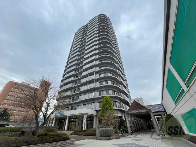 札幌市白石区東札幌三条のマンションの建物外観