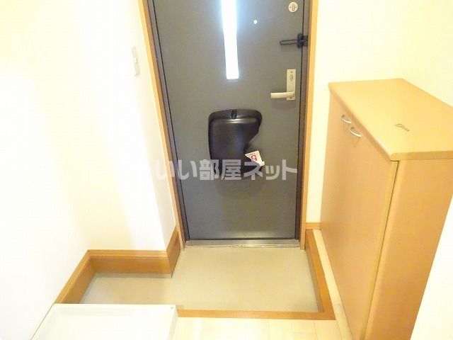 ヴィレッジ南四日市の玄関写真