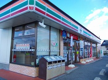 【姫路市花田町加納原田のアパートのコンビニ】