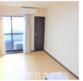 居室・リビング　エアコン付きです。