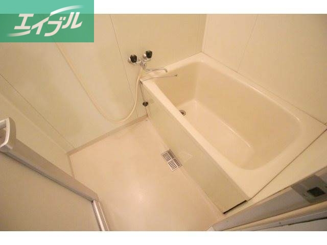 バス・シャワールーム　シャワー付き浴室