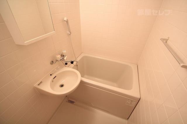 バス・シャワールーム　お風呂新しくしました。