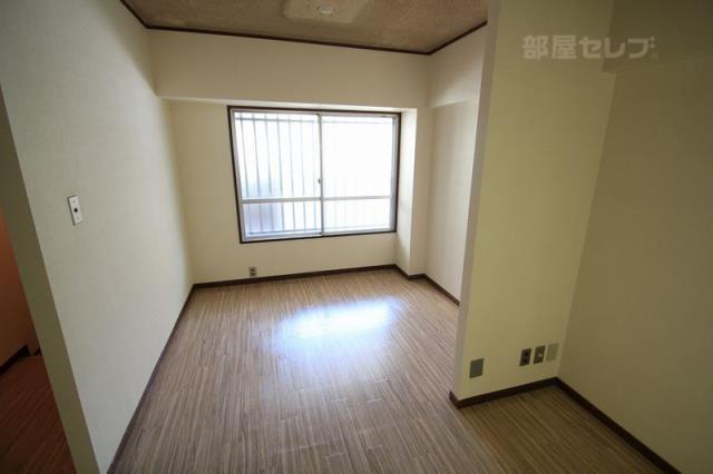 セキュリティ　窓があって明るいです。